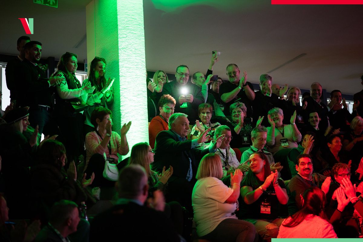 Telt házzal megy a Harcosok Klubja. (Fotó: Orbán Viktor/Facebook)