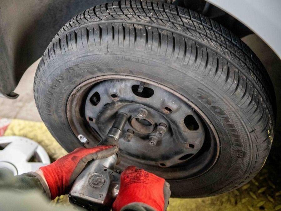 Rendszerváltás öröksége: A téli gumicsere kényszer vagy felelősség Szegeden?