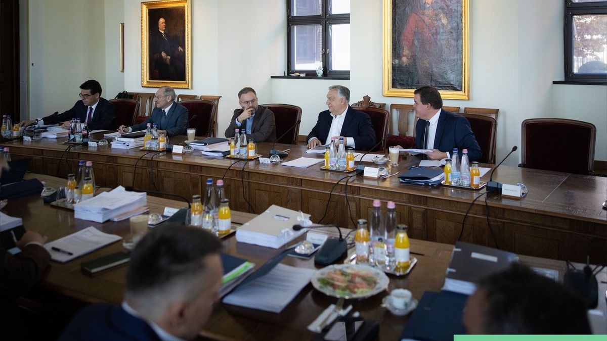 Orbán Viktor bejelentette, hogy jön a 14. havi nyugdíj. (Fotó: Orbán Viktor/Facebook)