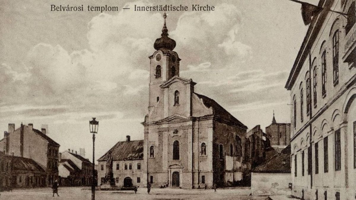 A Szent Demeter templom helyére épült a szegedi Dóm, igaz a templom bontását szenvedélyes viták előzték meg
