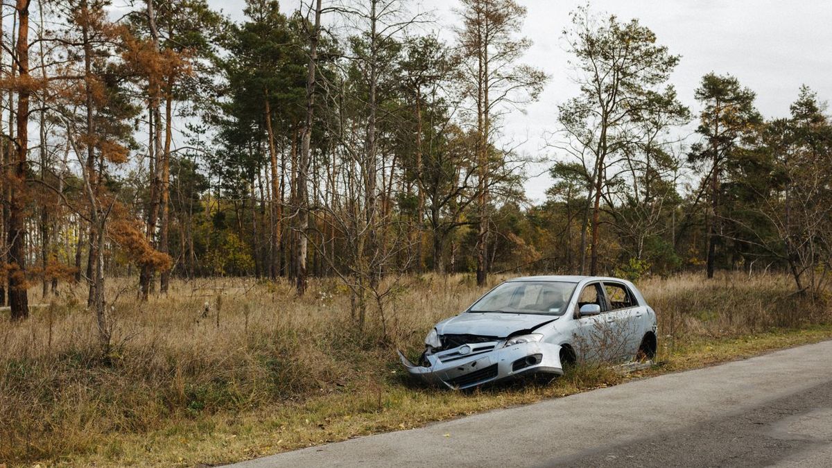 Nem egy alkalommal balesetveszélyesen, az út szélén hagyták az autókat 