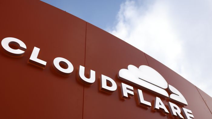 Világszerte leállt a fél internet, mutatjuk miért