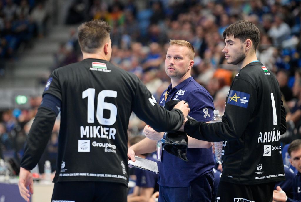 Az 52. percben Radvánsziki Attilának adta át a helyét, aki két védést mutatott be a meccs hajrájában