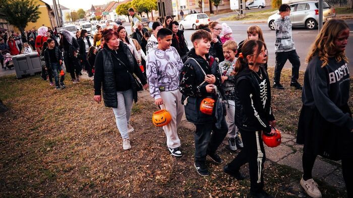 Több száz gyermek arcára csalt mosolyt a dorozsmai Halloween +fotók +videó