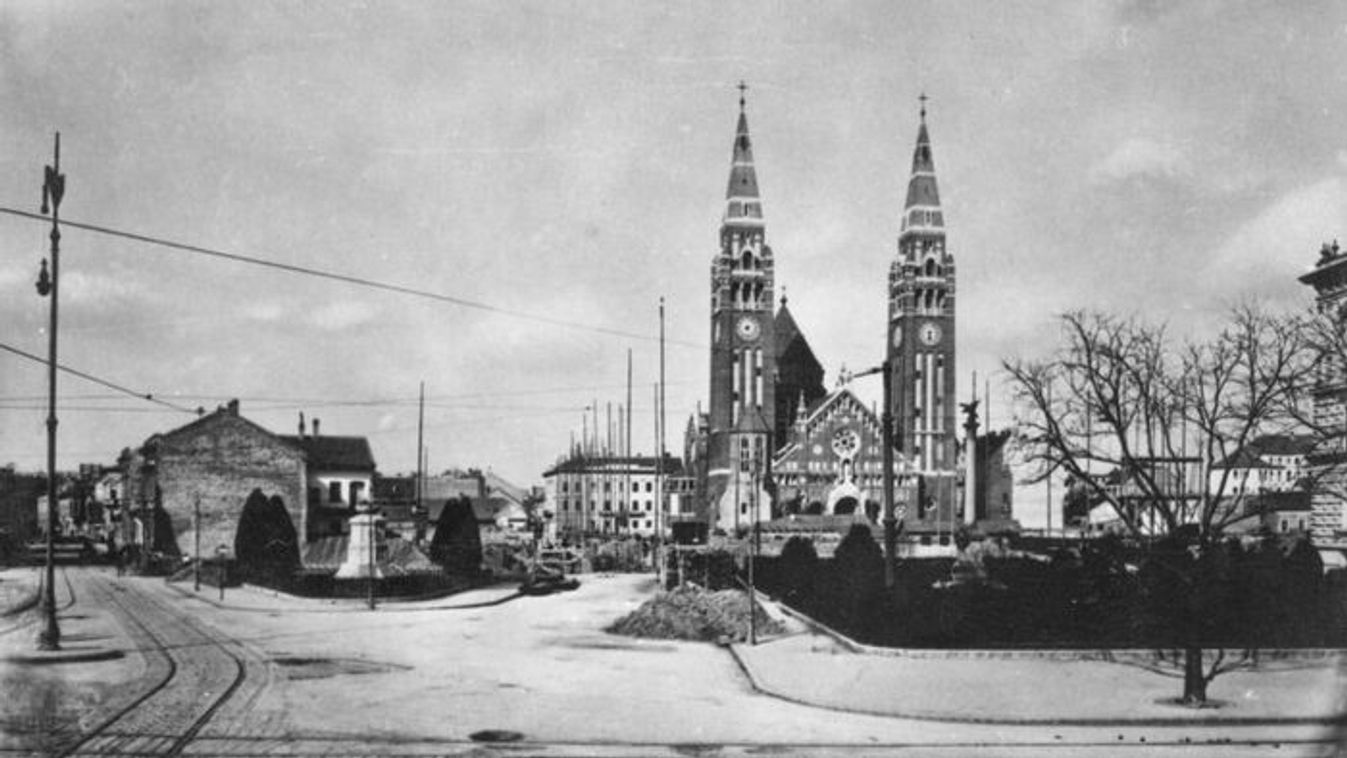 100 éve Szeged: Amikor fényben ragyogott fel a Fogadalmi templom keresztje