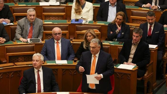 Orbán Viktor a honvédségről, a biztonságról és a bérekről