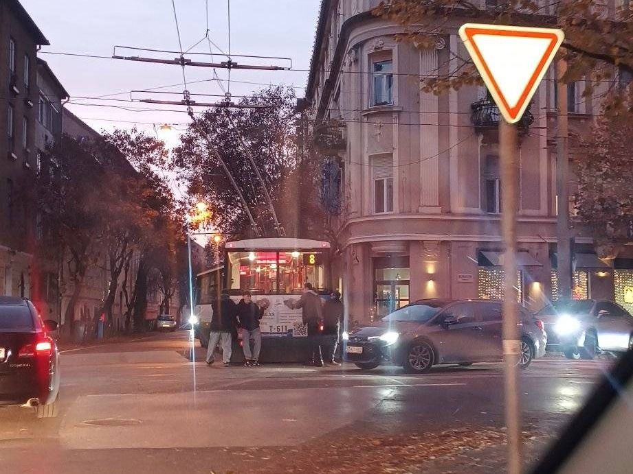 Balszerencsés sorozattal indult a hét a Boldogasszony sugárúton