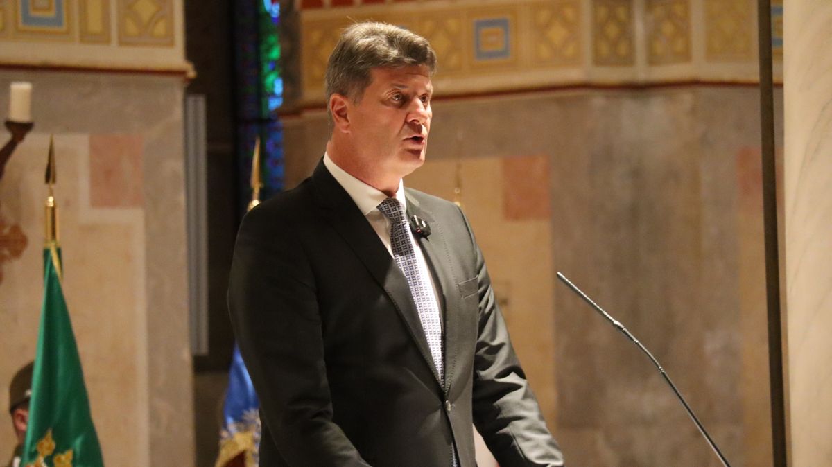 Mihálffy Béla szerint a szegedi Dóm is egy olyan hely, amely nemzedékeken át nem csak őrzi, de továbbadja mindazt, ami magyarrá tesz bennünket. (Fotó: szegedMa)