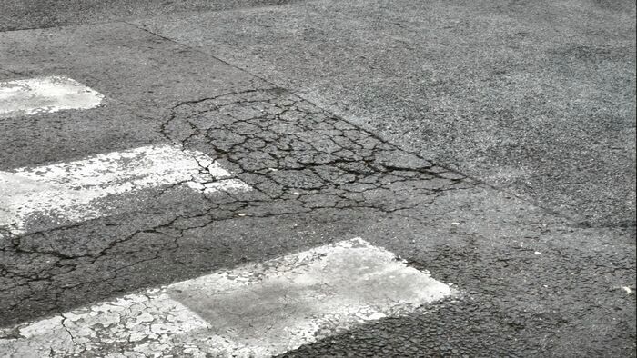 Hitetlenkedve kérdik a szegediek: Ugye ez nem a "kész" Bakay Nándor utca? +videó