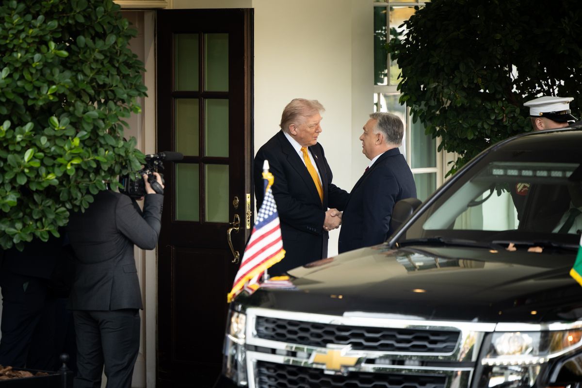 Megvédtük a rezsicsökkentést, nem hagytuk, hogy elszálljanak a benzinárak - írta közösségi oldalán Orbán Viktor. (Fotó: Miniszterelnöki Kommunikációs Főosztály)