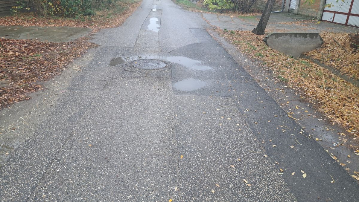 Az útjavítás elengedhetetlen feladat a biztonságos közlekedés fenntartásához. (Fotó: Facebook/Ferenczi Ferenc)