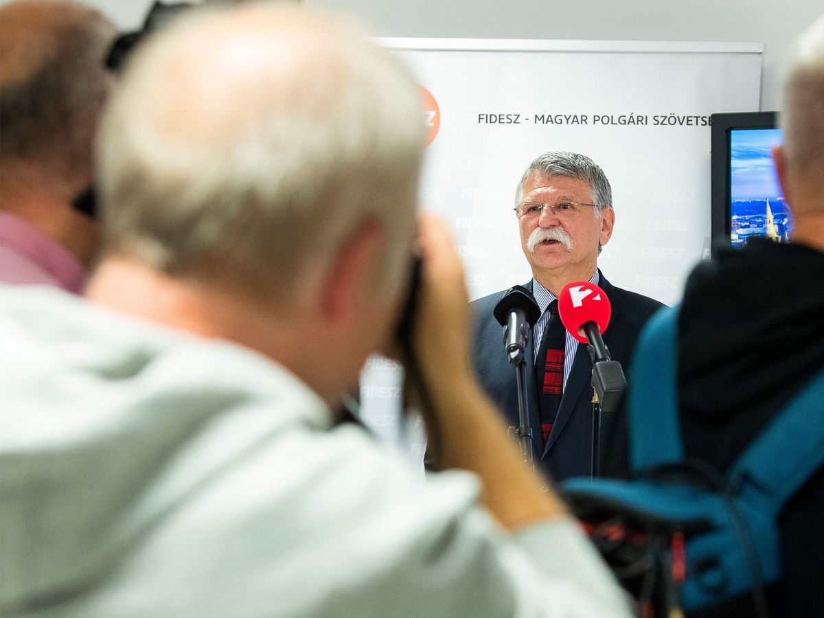 Súlyt ad a magyar szónak a brüsszeli vitákban a nemzeti konzultáció. (Fotó: MTI)