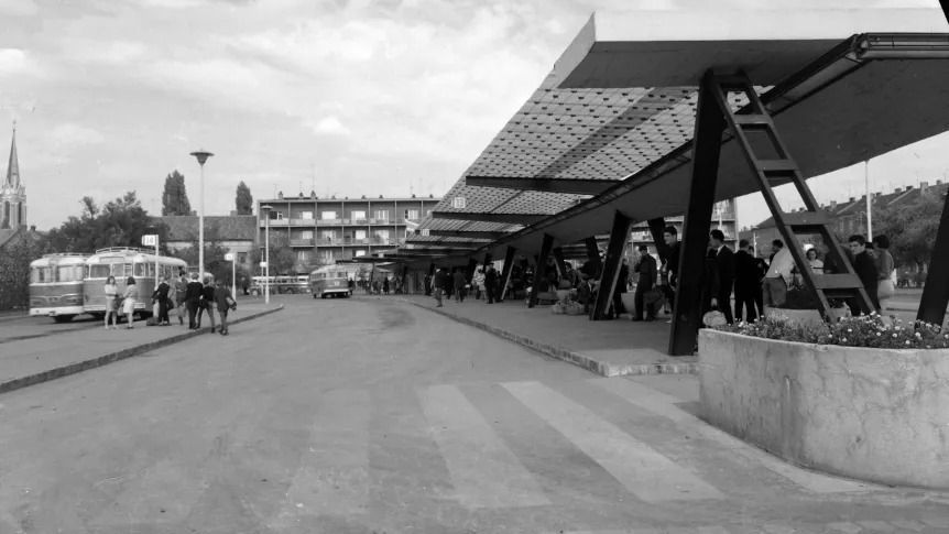 Megduplázódott az autóbusz forgalom Szegeden. (Fotó: Fortepan)