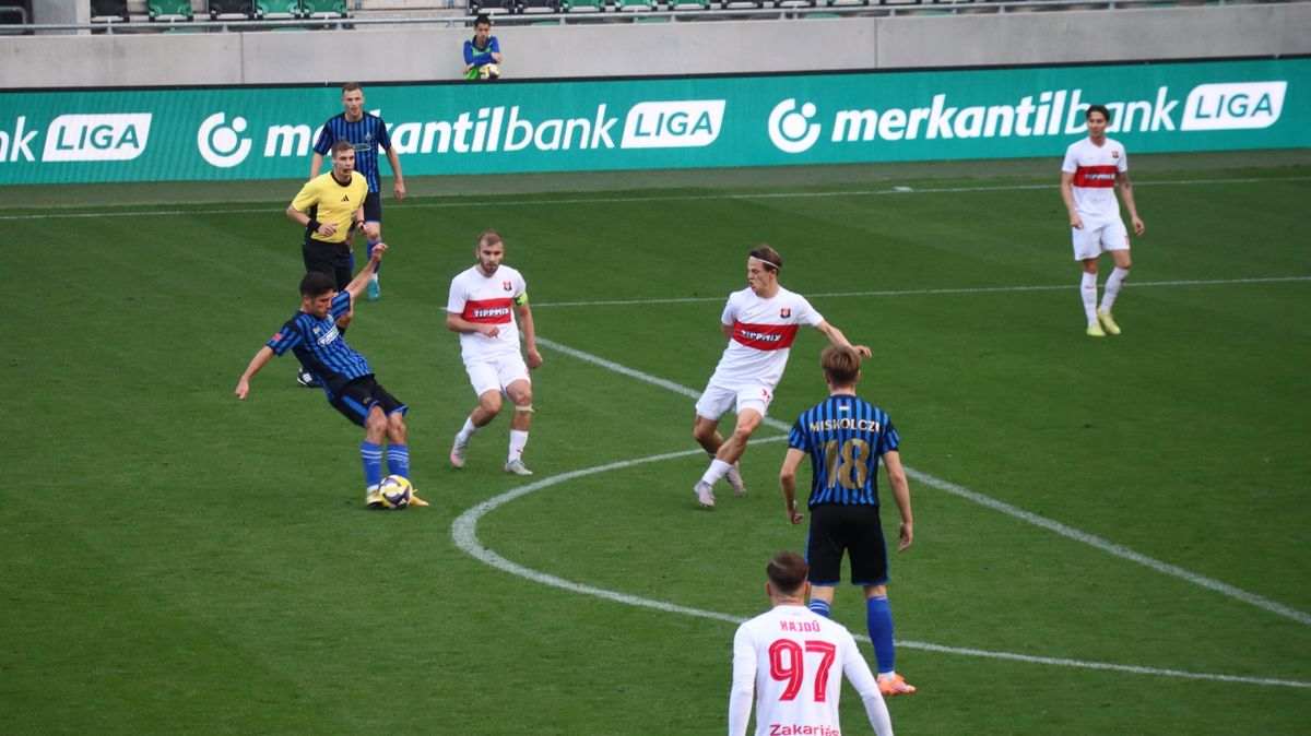 Elsült Rabatin lába, szép góllal sikerült vezetést szerezni. (Fotó: Tóth Norbert)