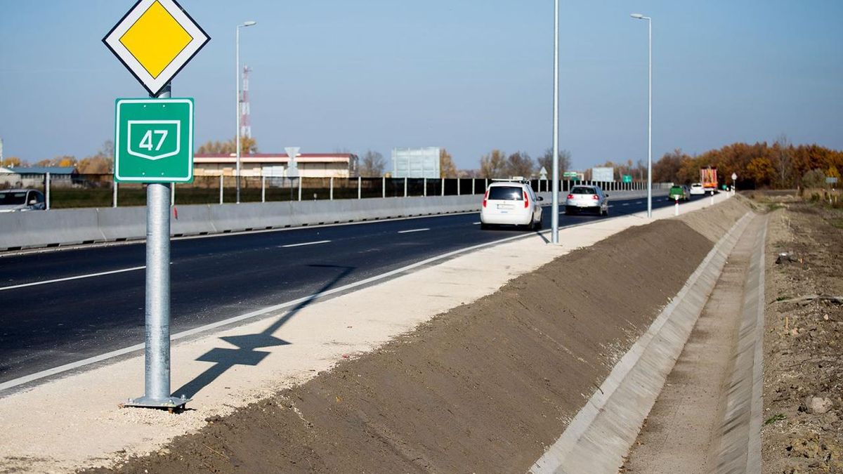 Újabb szakaszba lépett a Szeged-Debrecen közötti közlekedési tengely projektje