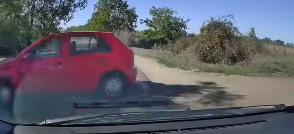 Egy másodpercen múlt a frontális baleset Szegednél