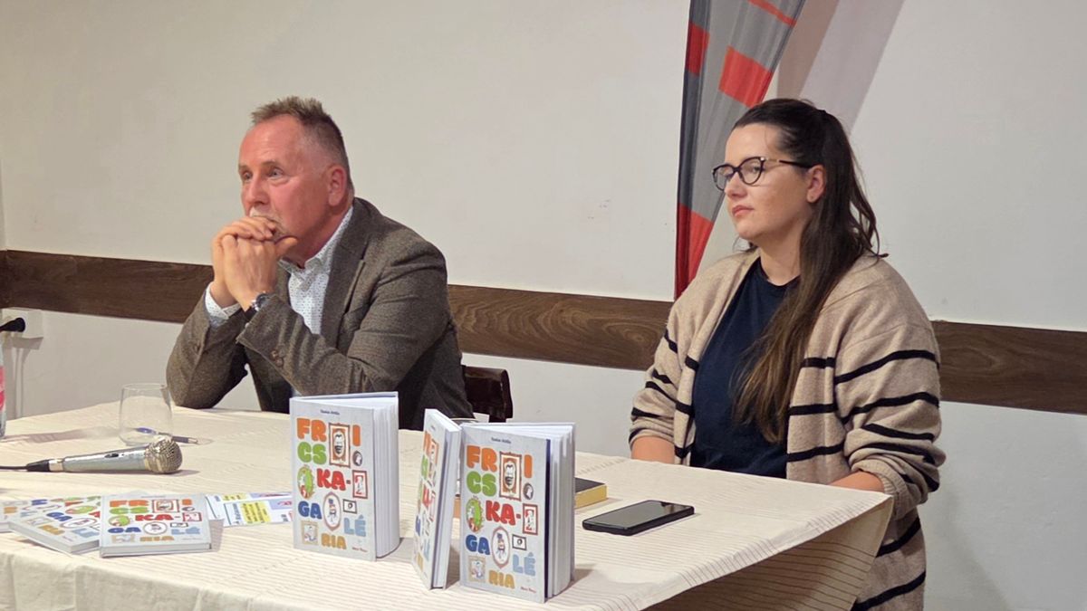 Szalai Attila, karikaturista a Fricska Galéria művében gyűjtötte össze legjelentősebb műveit az elmúlt évtizedből. (Fotó: SzegedMA)