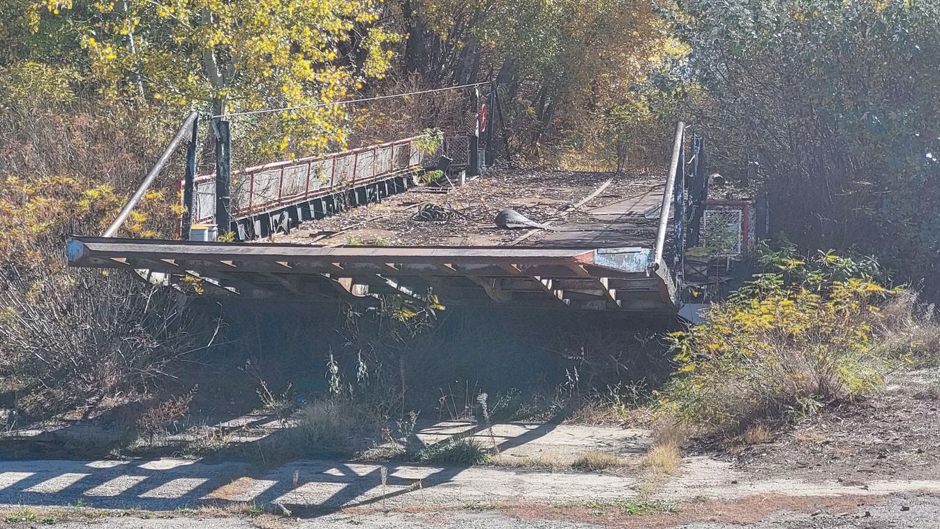 Rozsdás emlék a Tiszánál: így fest most a tápéi komp +videó