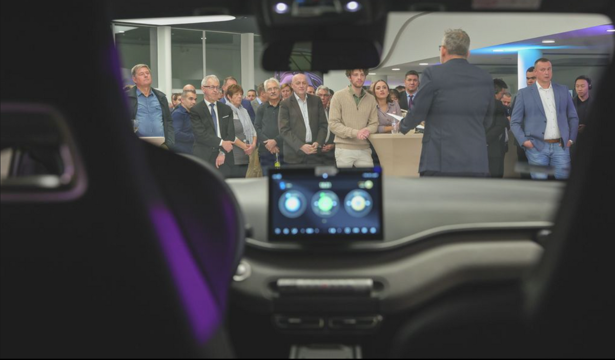 Az új BYD márkakereskedés megjelenése szilárdan bizonyítja a piac növekvő bizalmát a zöld technológiák iránt. (Fotó: Délmagyar)