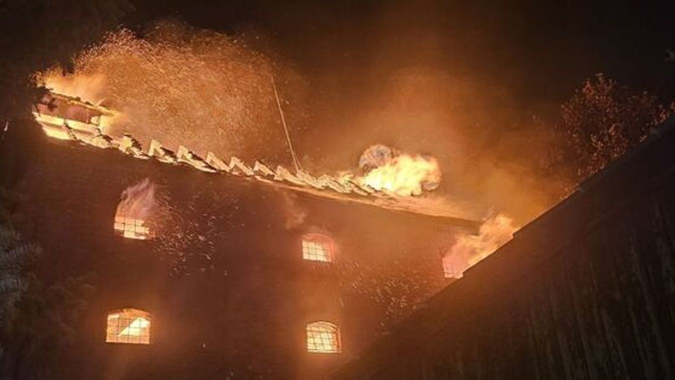 Hatalmas tűz pusztított Makón - képek és videó a helyszínről