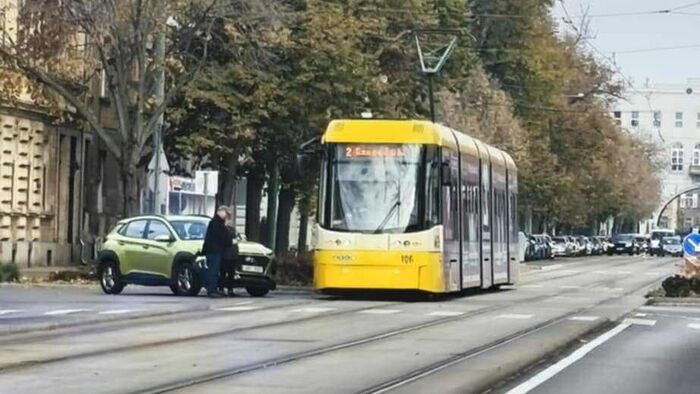 Villamosbaleset a Boldogasszony sugárúton: nagy torlódással lehet számolni