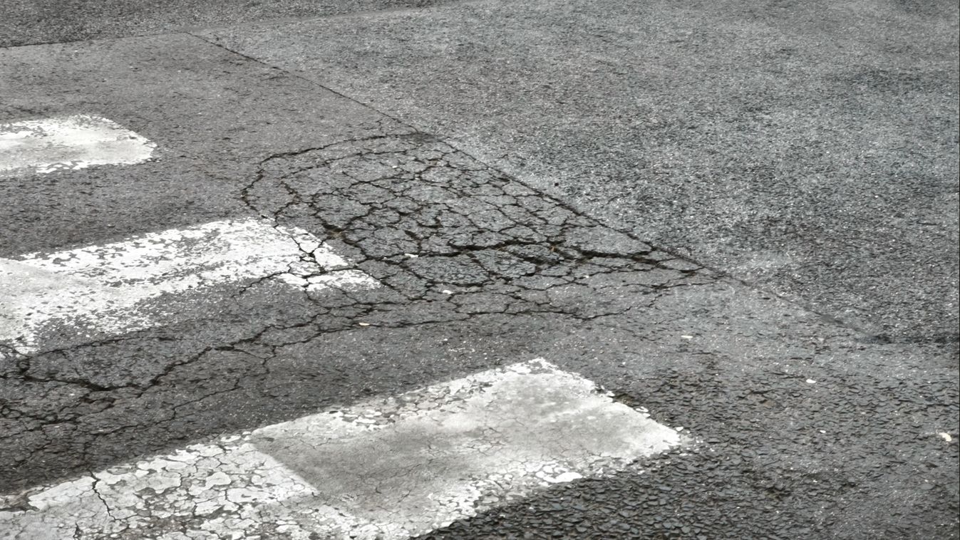 Hitetlenkedve kérdik a szegediek: Ugye ez nem a "kész" Bakay Nándor utca? +videó