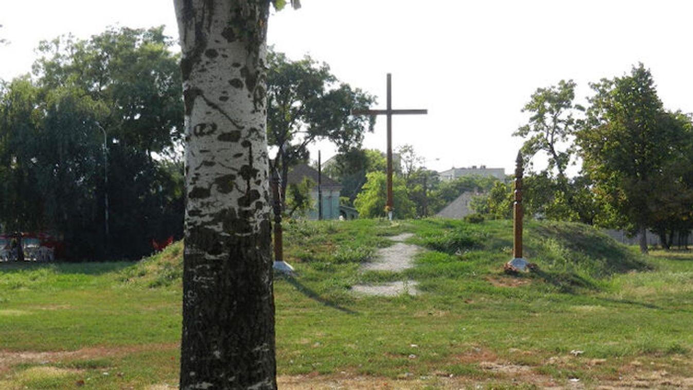 Összefogással újult meg Szegeden a kommunizmus rombolására emlékeztető kereszt