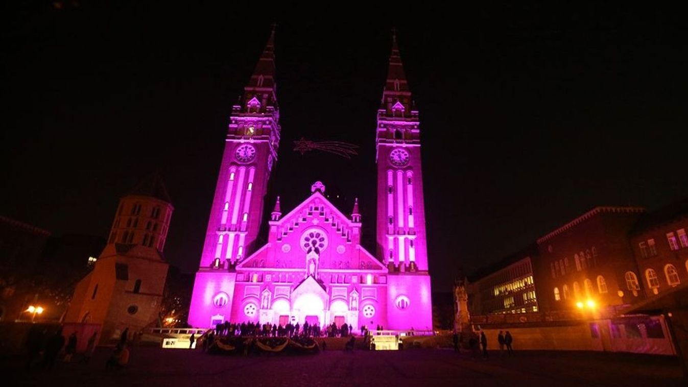 Lilába borul a Dóm és a Rektori Hivatal is