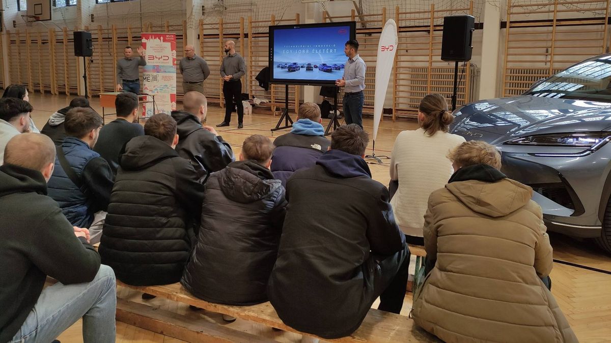  A BYD is megjelent a helyi Pályaorientációs Napon, nagy dobásra készült a jövő ipara. (Fotó: BYD Szeged Karrier)