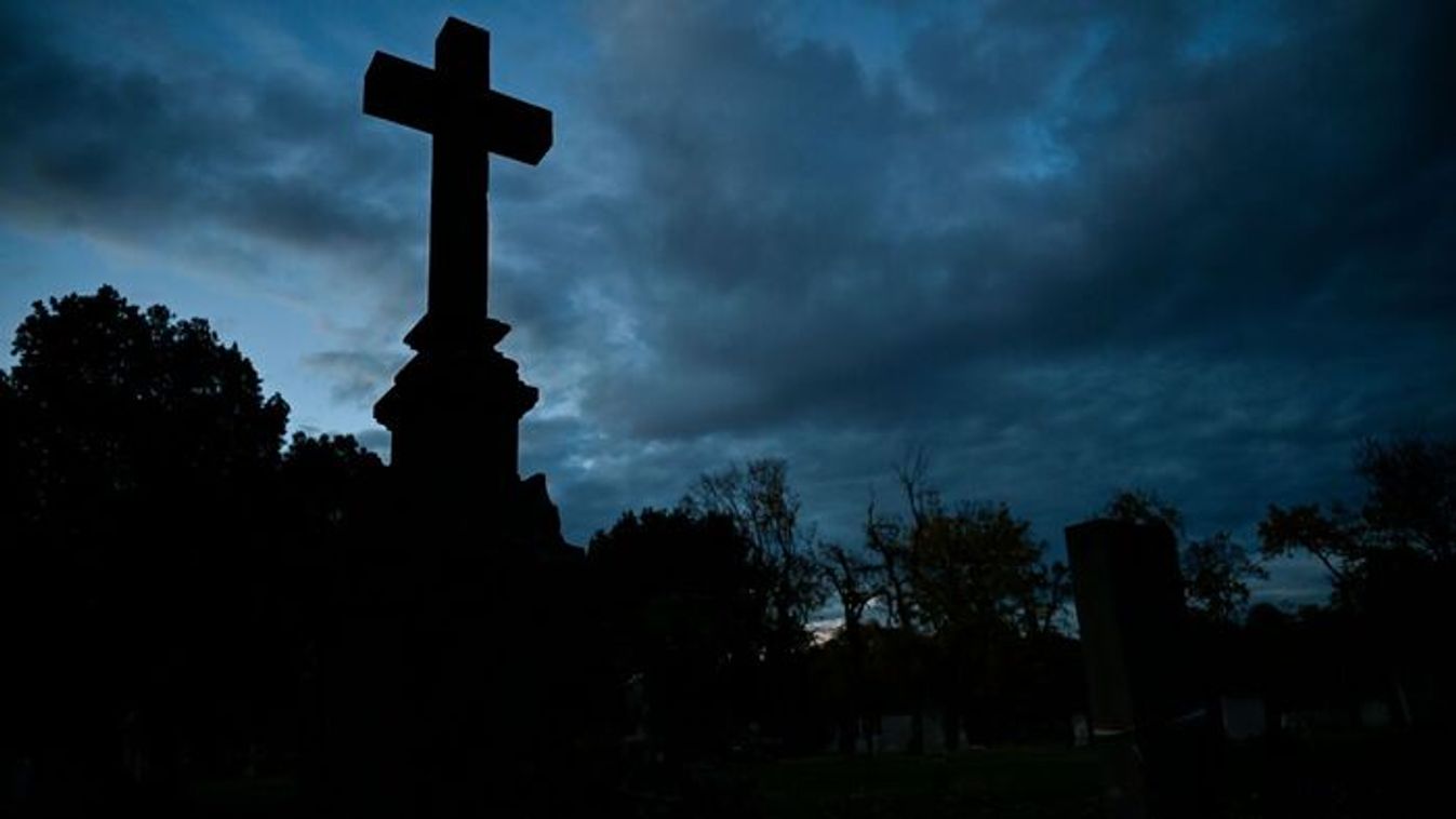 Szegedi fiatalok a halottak napján: Hogyan él tovább a hagyomány?