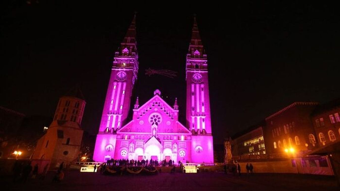 Lilába borul a Dóm és a Rektori Hivatal is