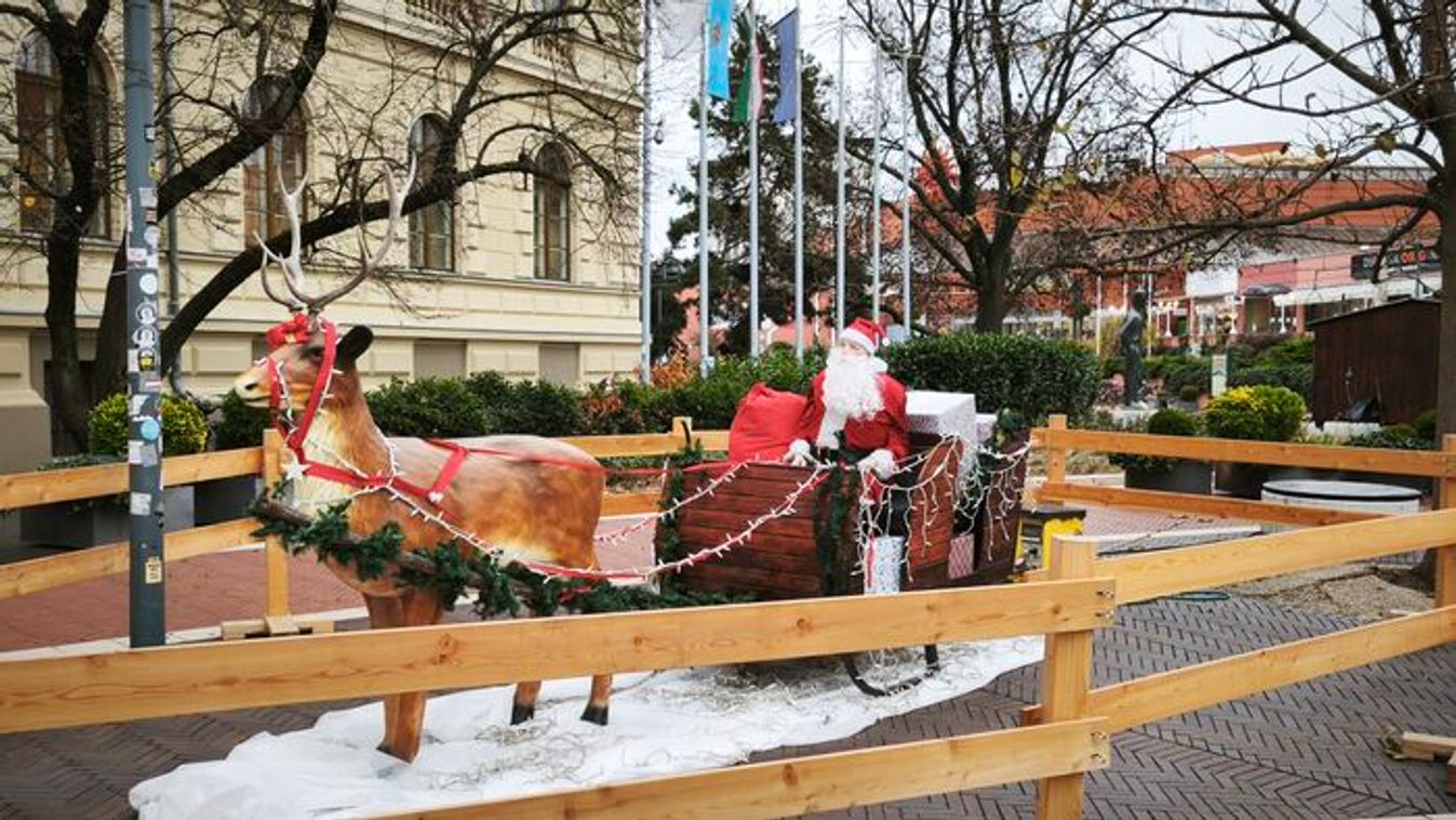 A Mikulás megérkezett szánjával a Dugonics térre +fotók +videó