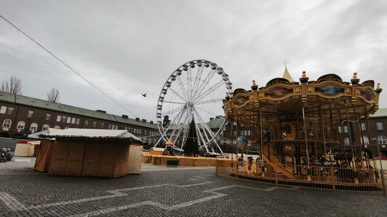 A Dóm téren lassan minden készen áll az ünnepekre +fotók +videó