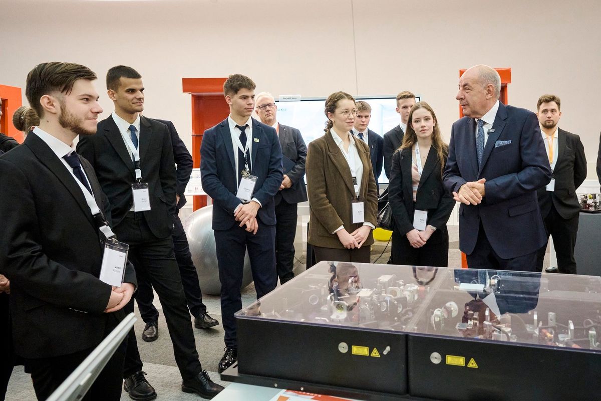 A világ legkorszerűbb lézer-berendezései egy helyen. (Fotó: MTI)