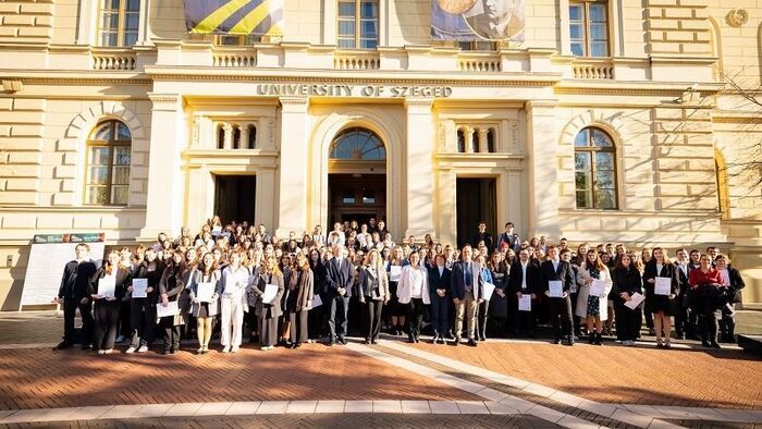 A jövő 150 pedagógusa kapott elismerést ünnepélyes keretek között Szegeden