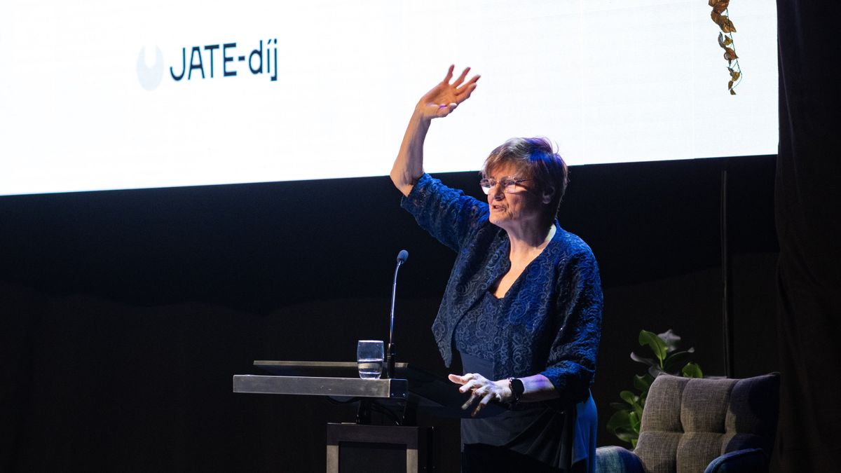 Karikó Katalin adta át az általa alapított díjat. (Fotó: Oláh Tamás/MTI)