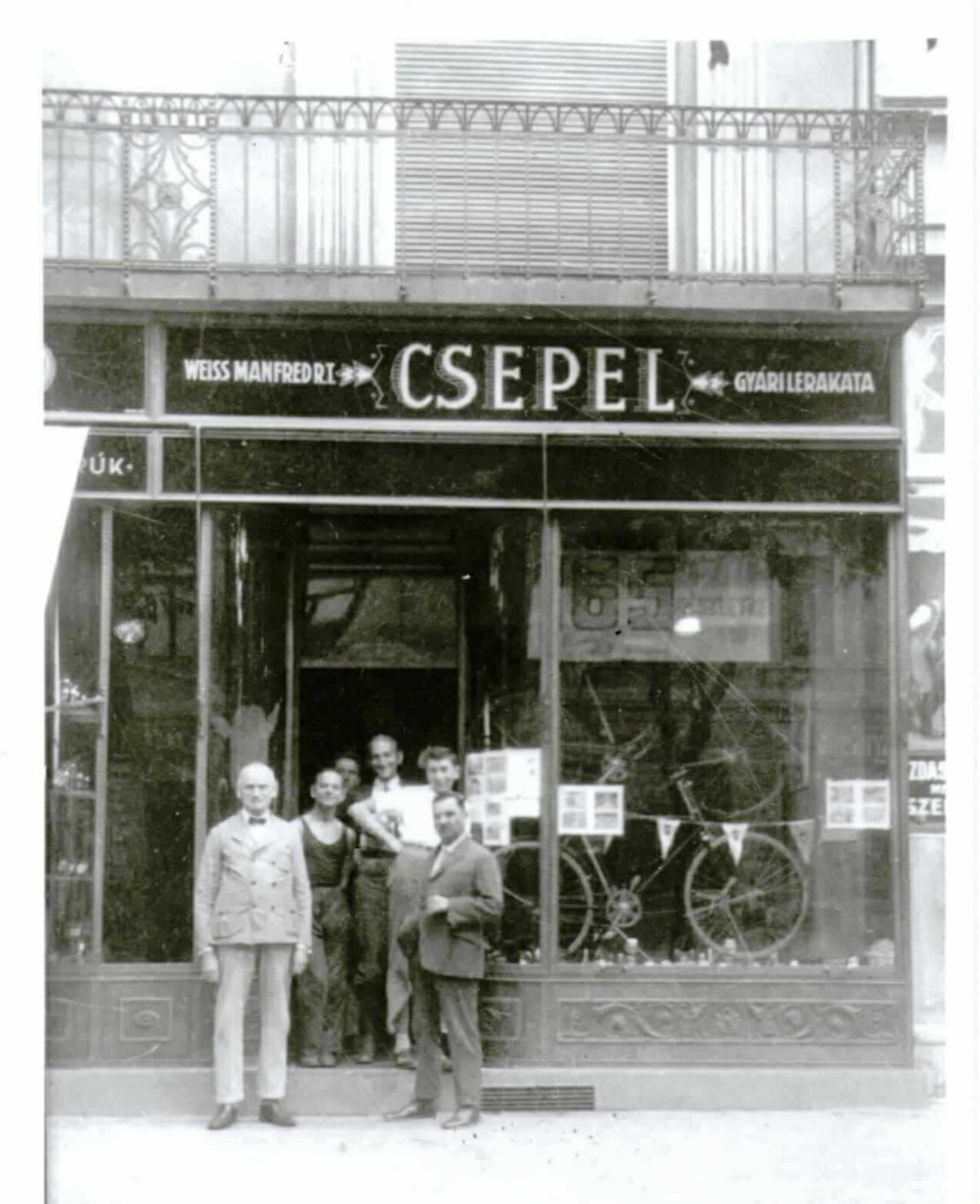 Kiderült, a mai Süti nem süti helyén 1930-ban kerékpárbolt működött. (Fotó: Süti nem süti/Facebook)