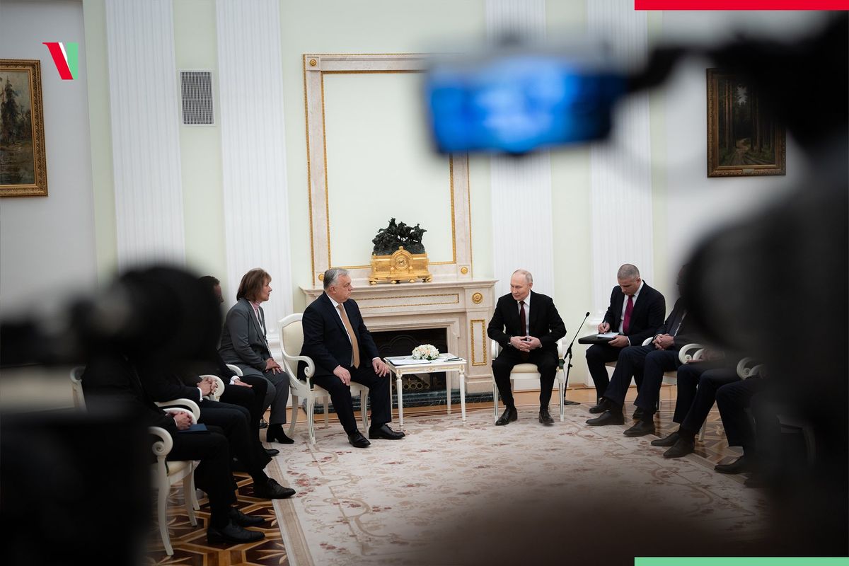 Orbán Viktor mindenkivel tárgyal. (Fotó: Miniszterelnöki Sajtóiroda)