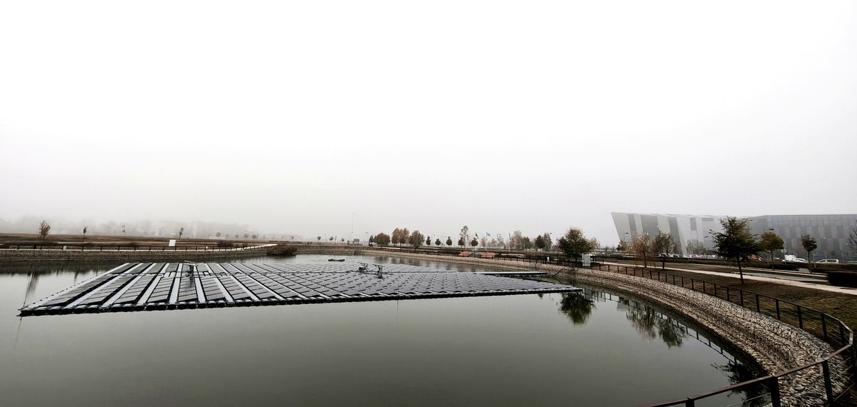 Az ELI-ALPS körüli vízre helyezett napelem beruházás műszakilag egyedülálló. (Fotó: Délmagyar)