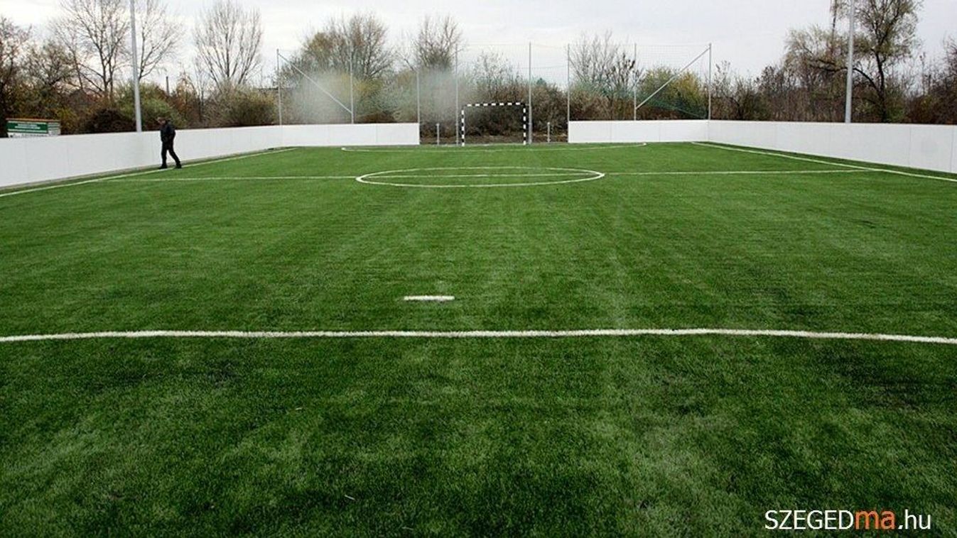 A hét témája: műfüves pályák sora épült Szegeden kormányzati támogatással