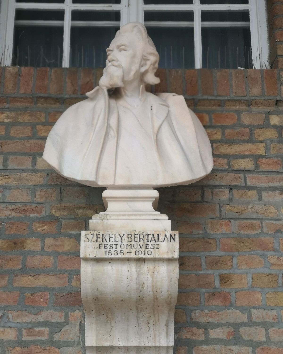 Székely Bertalan festőművész szobra a Dóm téri Pantheonban