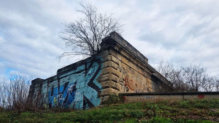 Romok közt a múlt: így néz ki ma a régi szegedi vasúti híd +fotók