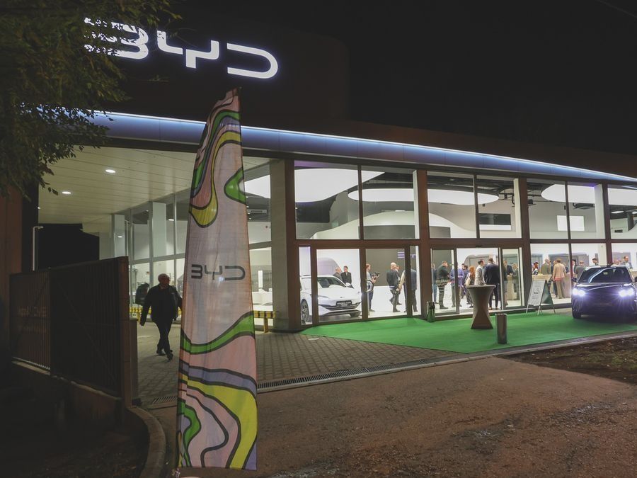 Megnyílt Szeged legmodernebb autószalonja: a BYD tovább erősíti a várost