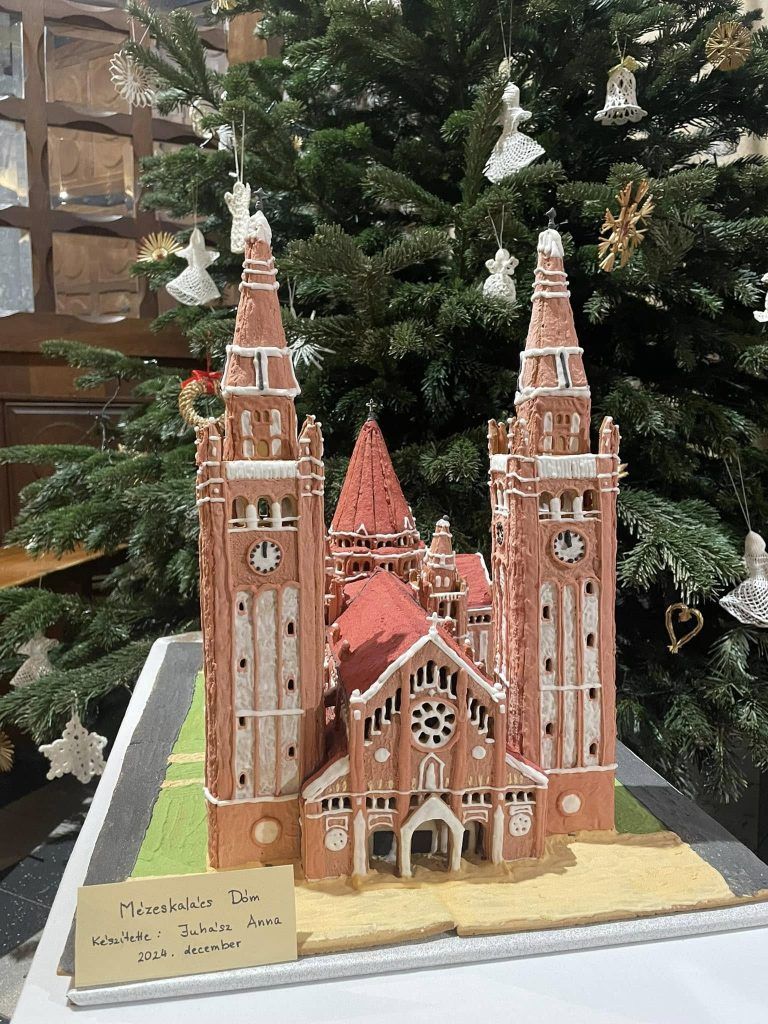 A Dóm mézeskalács változata. (Fotó: Archív 2024 - Facebook / Szeged-Belvárosi R. K. Plébánia)