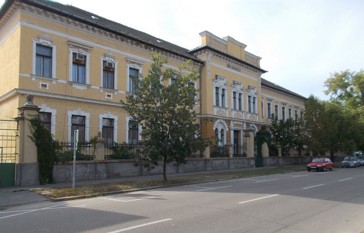SZTE SZAKK Dr. Bugyi István Szentesi Multidiszciplináris Centrum. (Fotó: Wikipédia)