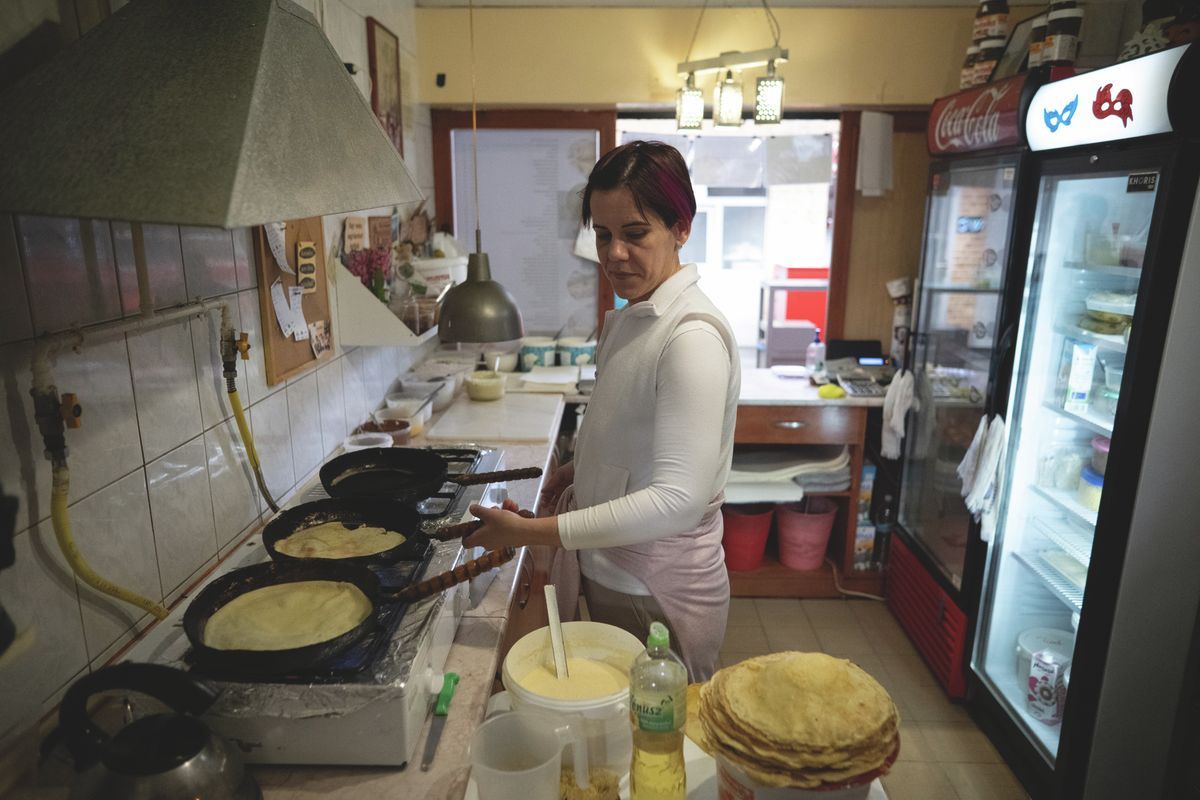 A palacsinta titka a Mars téri családi standnál a következő: a szeretettel és szívvel-lélekkel készül. (Fotó: Délmagyar)