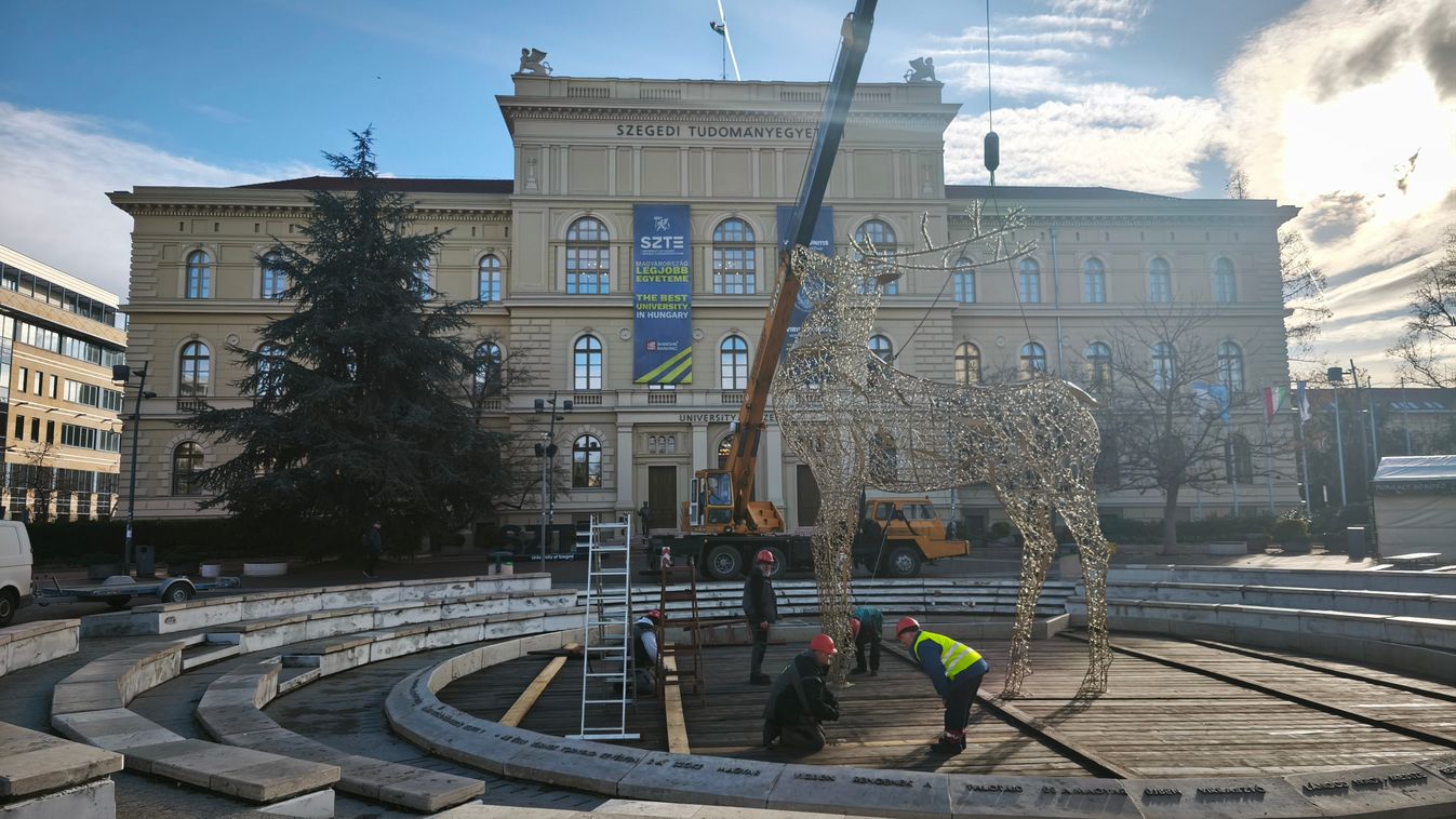 Elfoglalta helyét a Dugonics téren Rudolf, a fényszarvas +fotók +videó