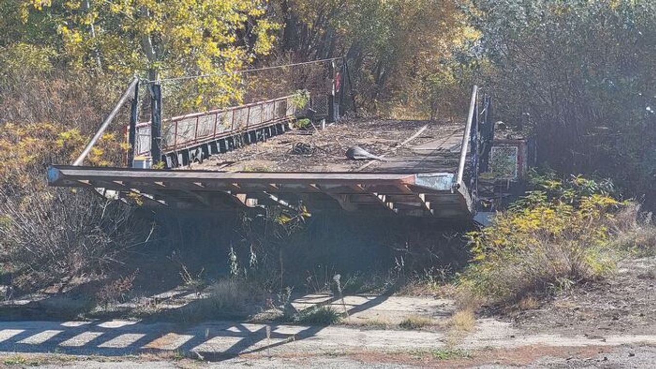 Rozsdás emlék a Tiszánál: így fest most a tápéi komp +videó