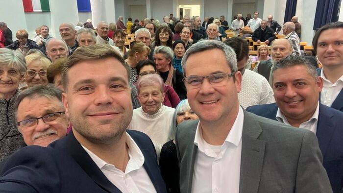 Telt ház várta Szegeden az egészségügyi államtitkárt