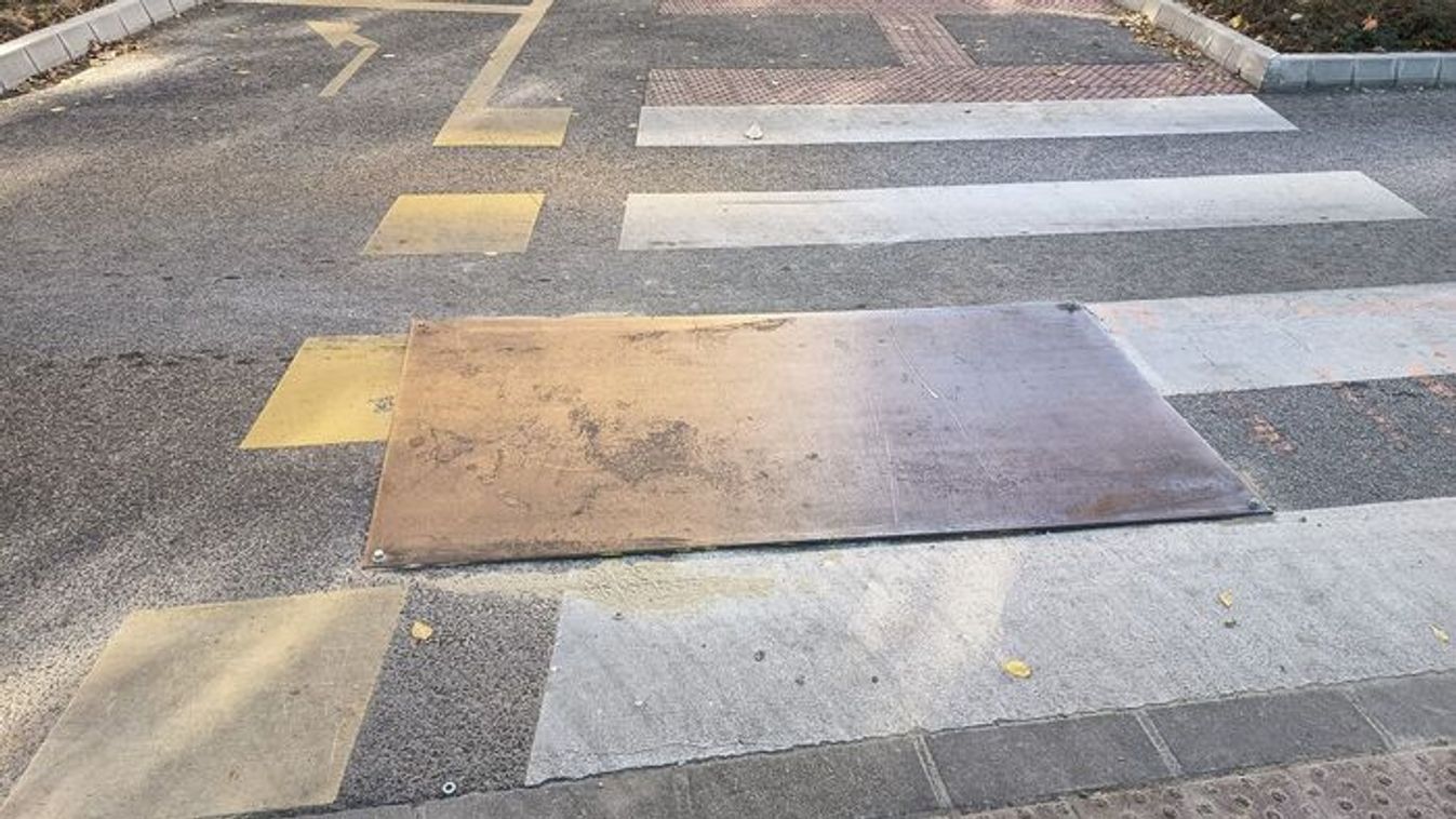Ilyen balesetveszélyes megoldást is ritkán látni Szeged belvárosában